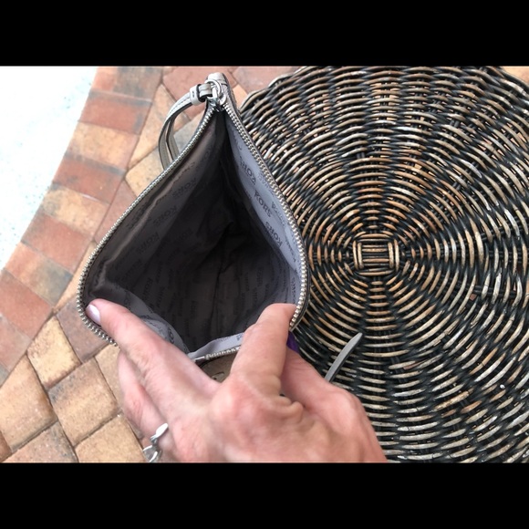 Michael Kors flap purse - Picture 3 of 3